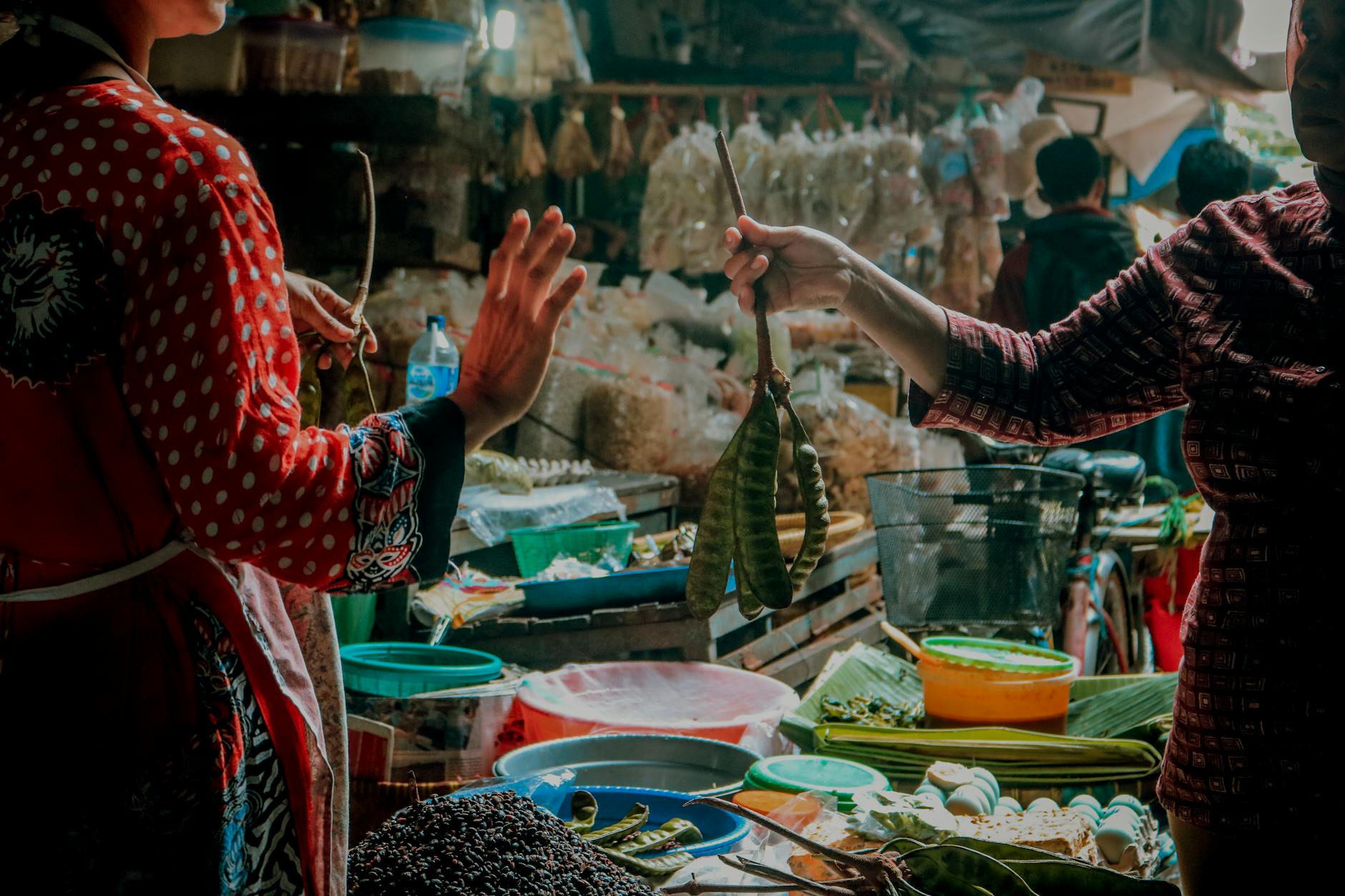 jasa SEO UMKM - A vibrant street market in Indonesia with two women selling vegetables.