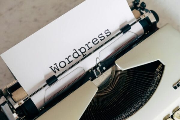 readability SEO WordPress - Close-up of a vintage typewriter with a paper displaying 'WordPress', ideal for blogging and writing concepts.